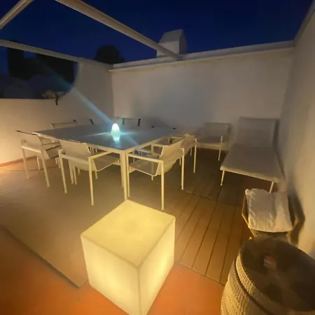 펜션 Bright Family House In With Stunning Sea View 알보르