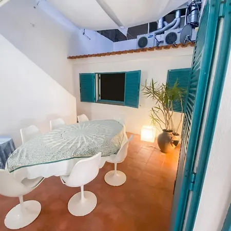 Bright Family House In With Stunning Sea View *