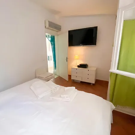 Bright Family House In With Stunning Sea View *